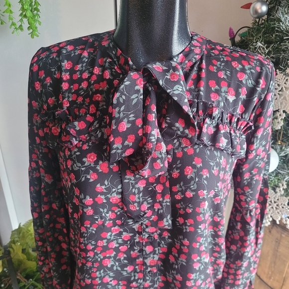 Harve Benard Black Blouse with Red Rose Print and Scarf Neckline M - Picture 2 of 7